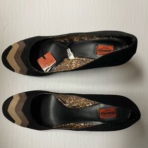 Women’s Black Suede pumps